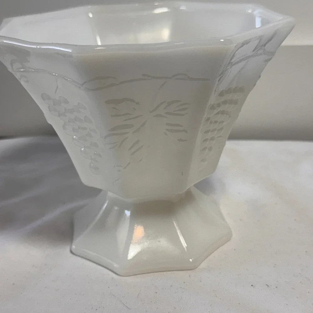 White Milk Glass Paneled Grapes & Leaves Bowl Footed Compote‎ Leaf